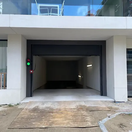 In Near The アパート