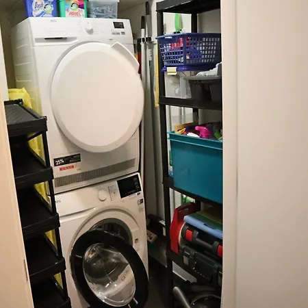 In Near The アパート *