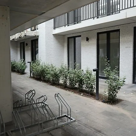 In Near The アパート